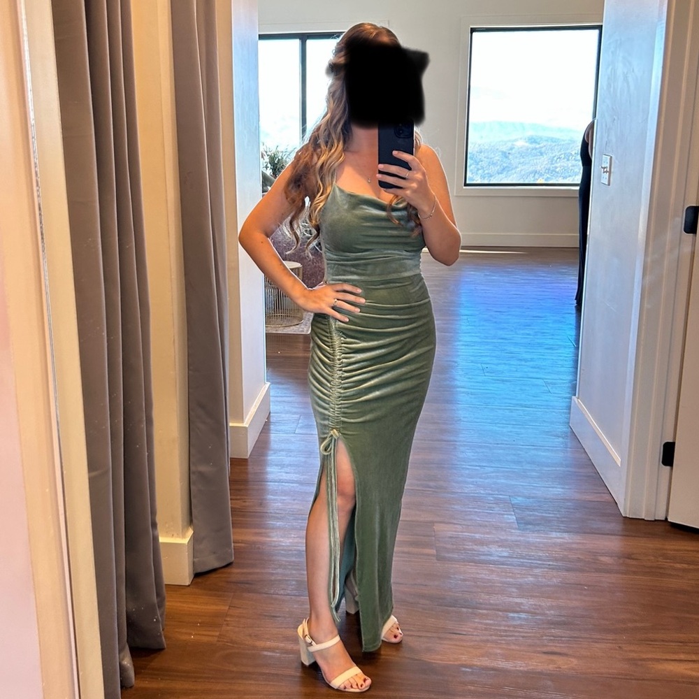 Green velvet sleeves dress size xs. Prom dress / bridesmaid dress
